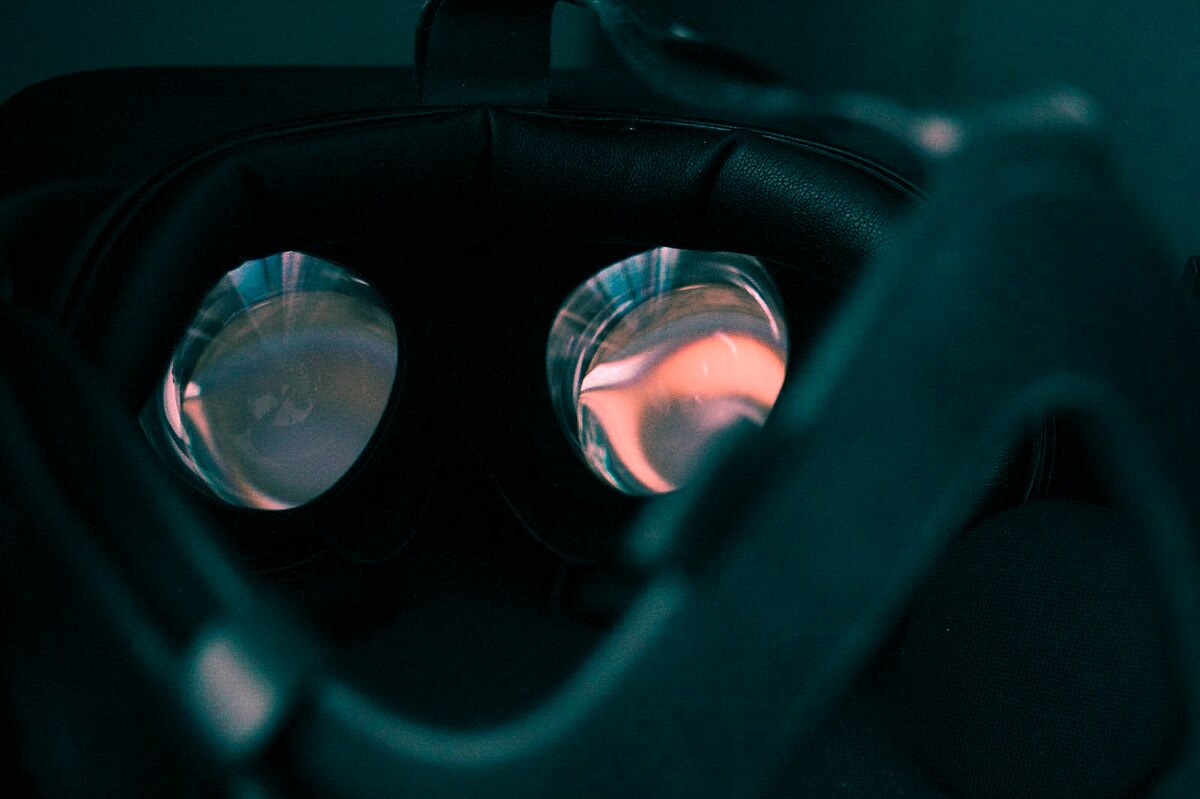 VR headset — virtualna stvarnost 2026.
